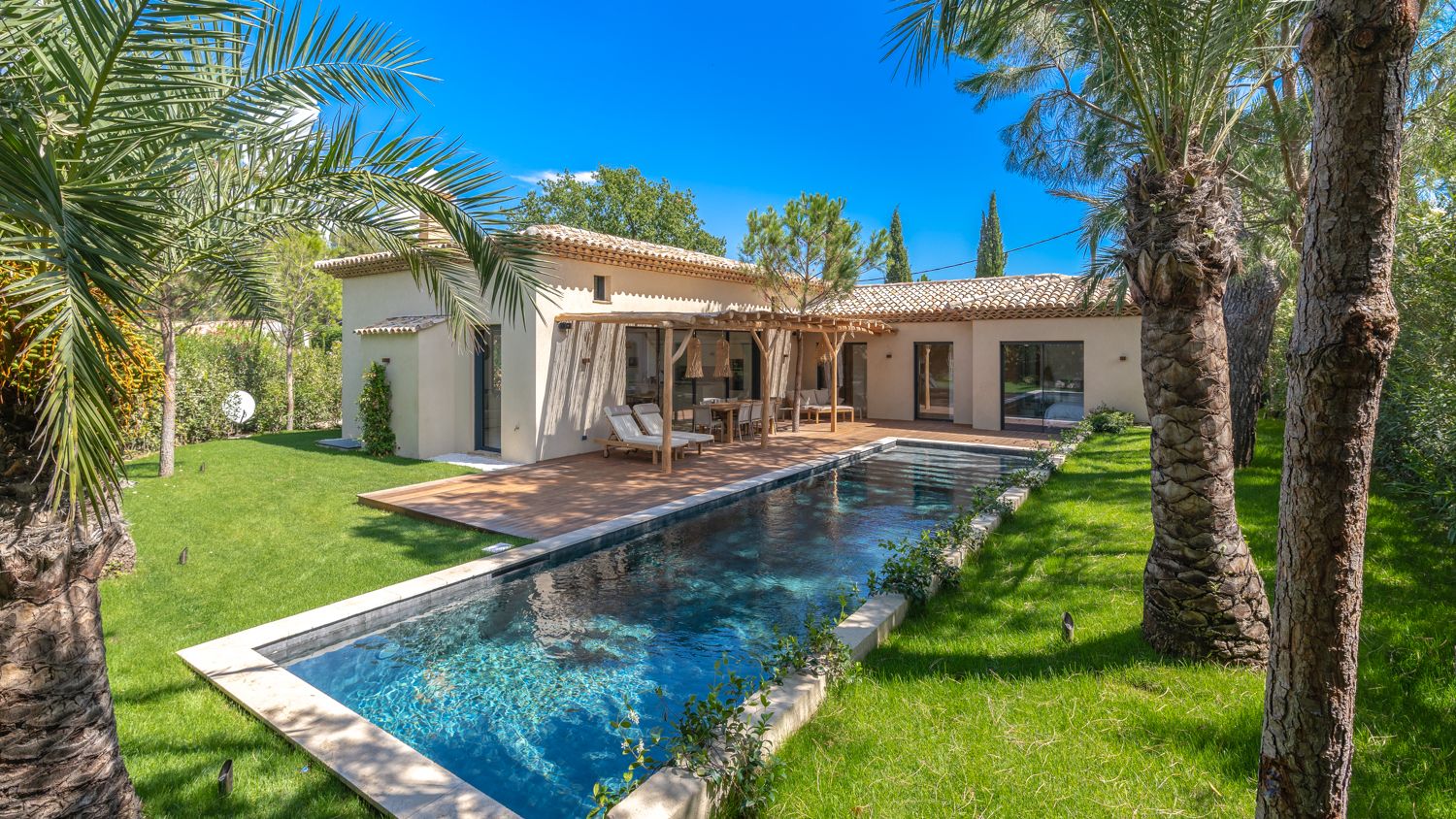 Villa Azur Ramatuelle Saint-Tropez: 4-Bedroom Heated Pool Villa Steps from Saint Tropez Centre |