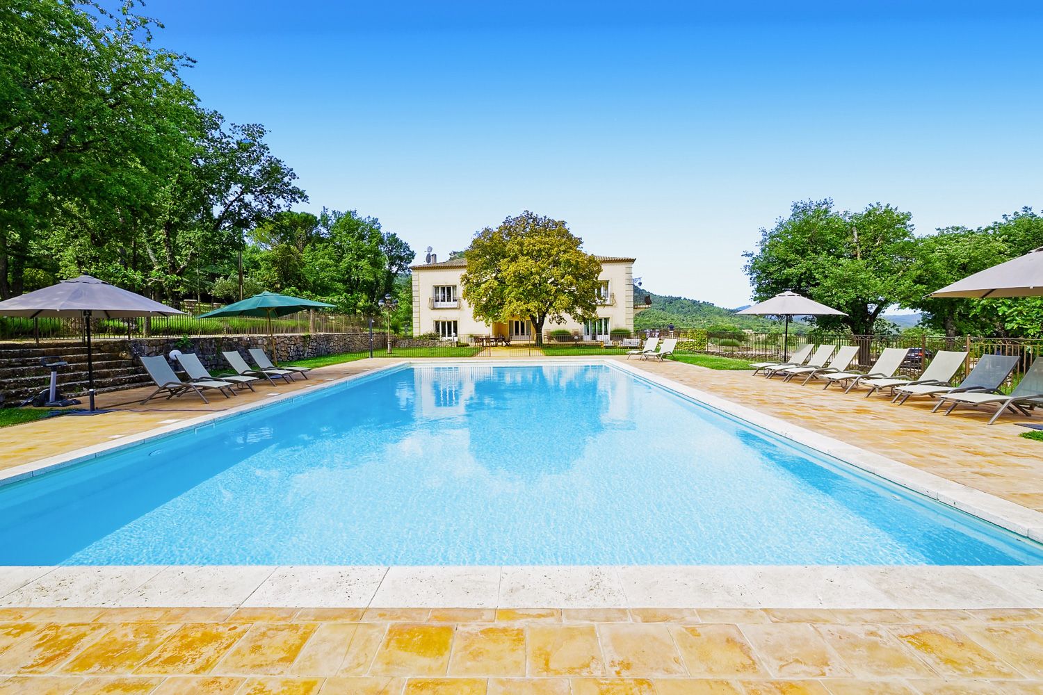 Villa Azuréenne Mougins Cannes: 8-Bedroom Villa with Private Pool and Wine Estate Setting on