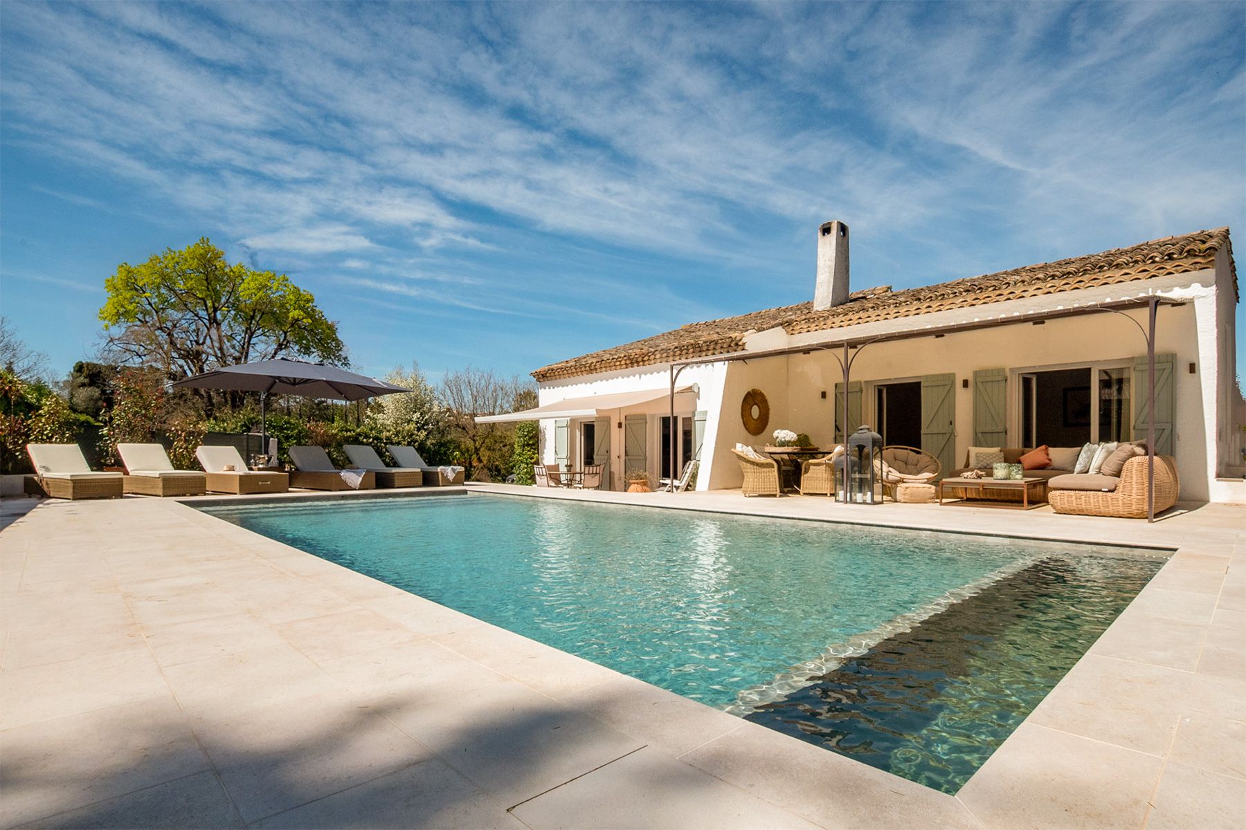 Villa Azuréenne Peyniblou Cannes: 4-Bedroom Villa with Spa and Pool Near Valbonne on the Frenc