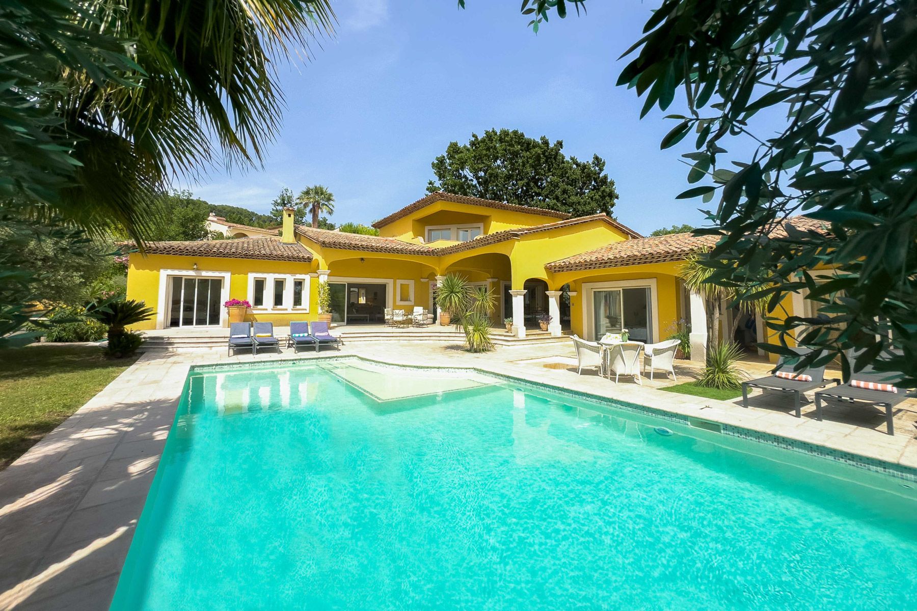 Villa Azuréenne Valescure Chautard: 4-Bedroom Hilltop Village Views, Pool & Spa | French Riviera