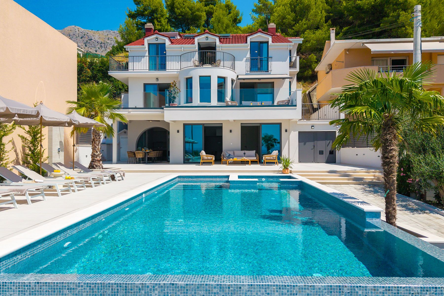 Villa Bura Perun Split: 6-Bedroom Seafront Villa with Heated Pool and Spa in Podstra