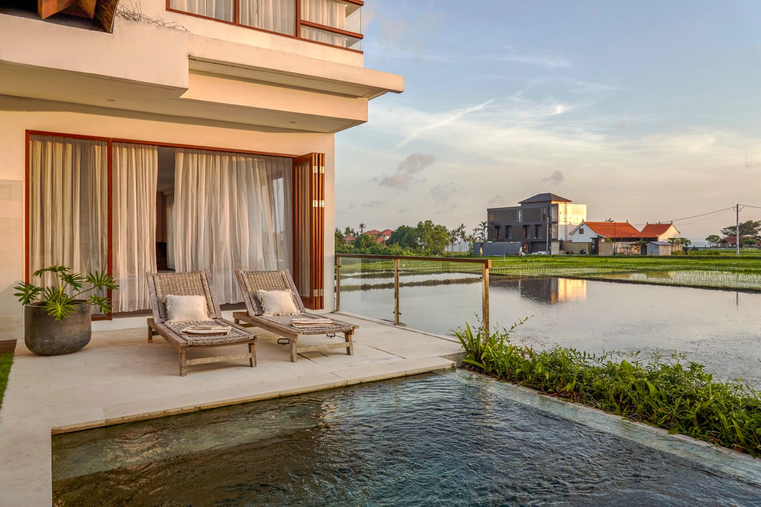 Villa Cahaya Berawa Bali: 3-Bedroom Beachside Villa with Spa and Gym in Canggu Bali
