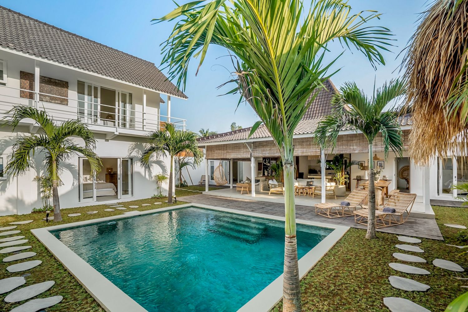 Villa Cahaya Petitenget Seminyak: 5-Bedroom Private Pool Villa with Joglo Architecture in Semi