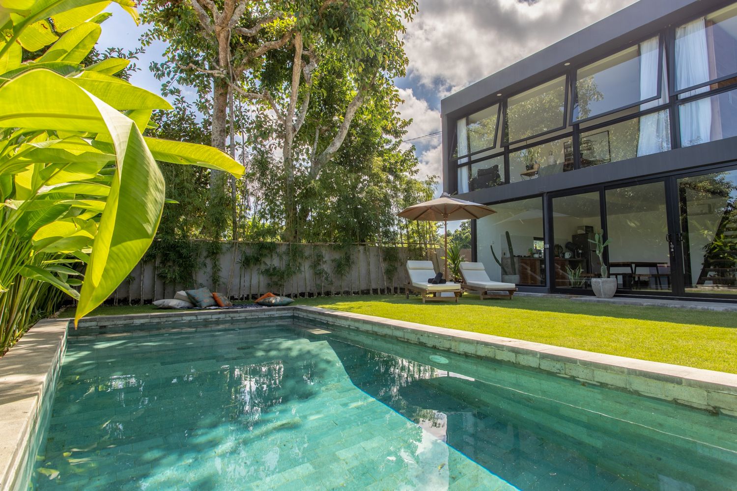 Villa Cahaya Suluban Pecatu: 2-Bedroom Seaview Villa with Pool and Spa Near Bingin Beach,