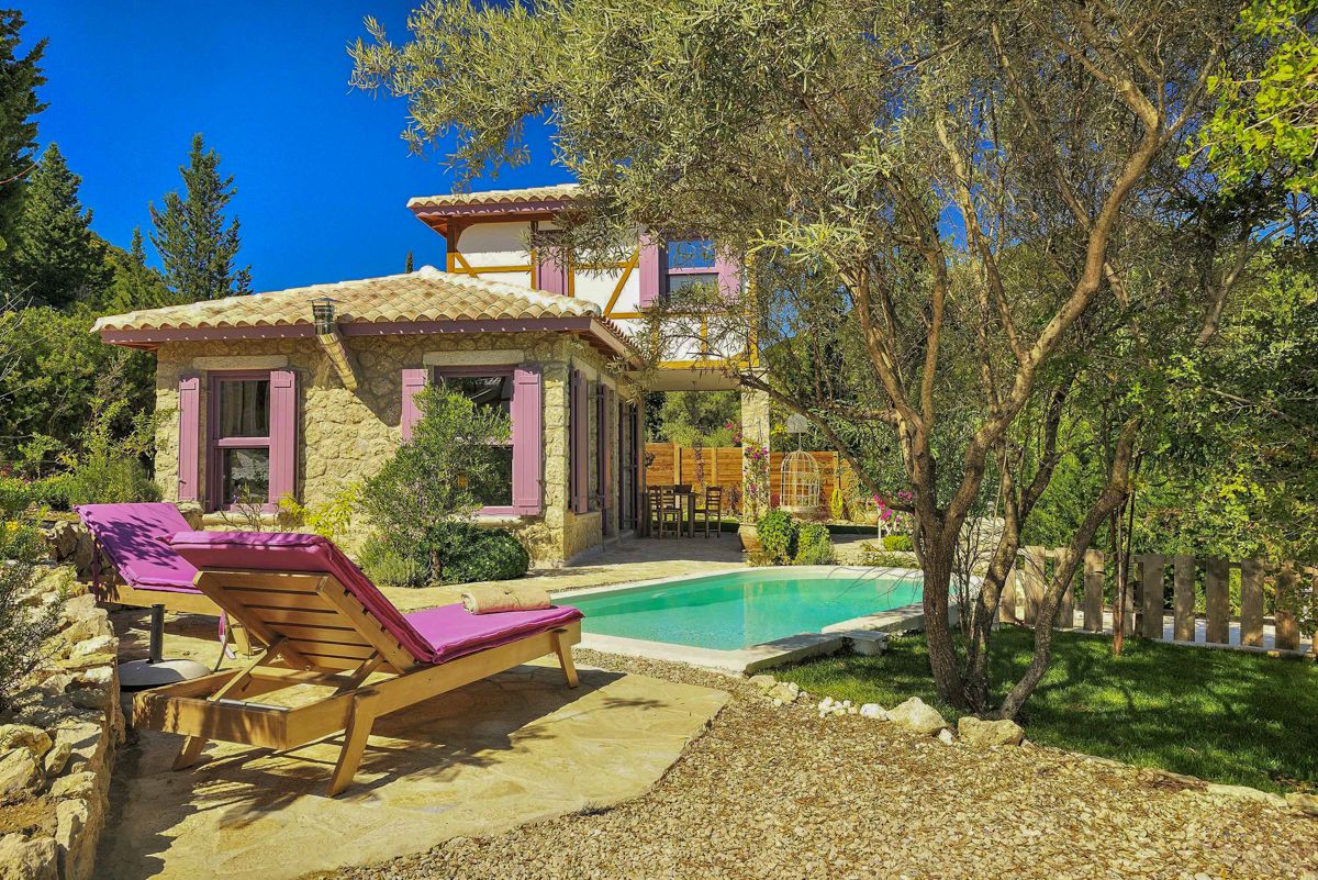 Villa Chrysafgi Karya Lefkada: 1 Bedroom Villa with Infinity Pool and Sea Views in Lazarata