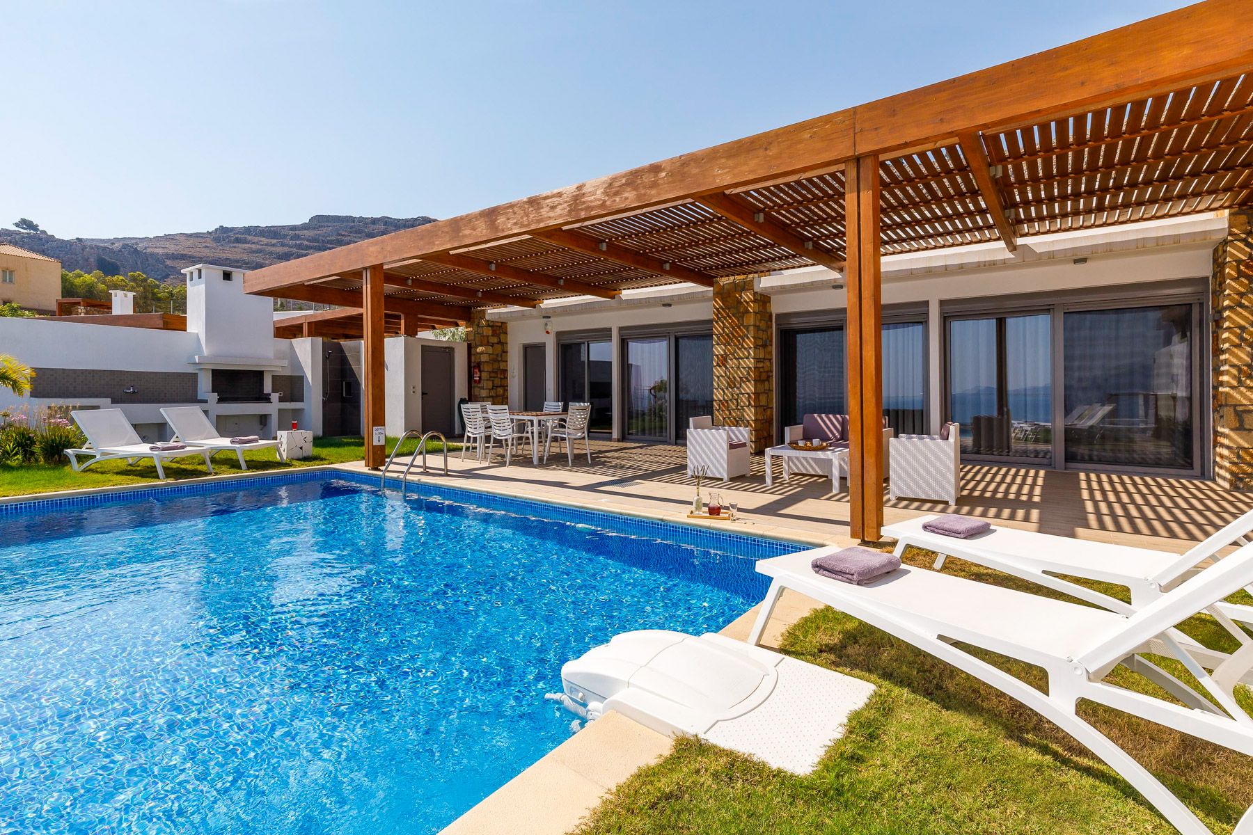 Villa Chrysafi Akropolis Lindos: 4-Bedroom Luxury Villa Rental in Lindos with Private Pool an