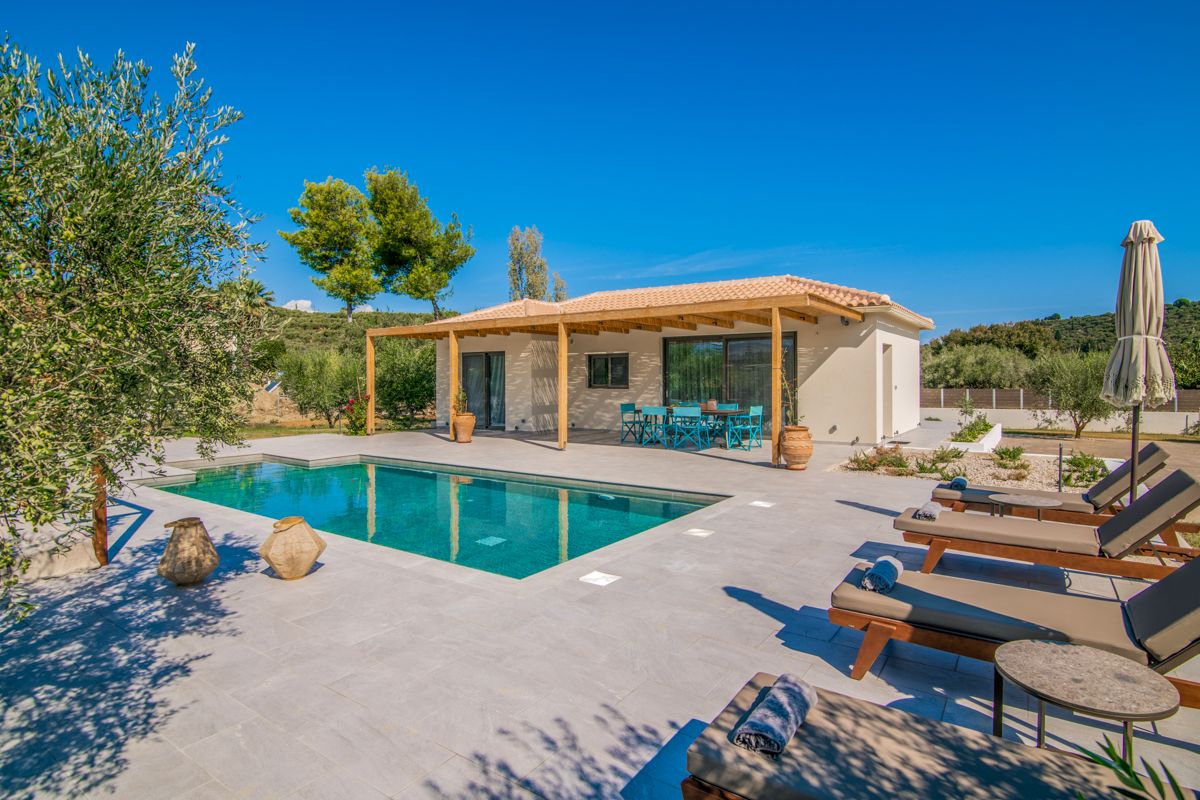 Villa Chrysafi Alykes Zakynthos: 2-Bedroom Villa with Private Spa and Countryside Views in Ts