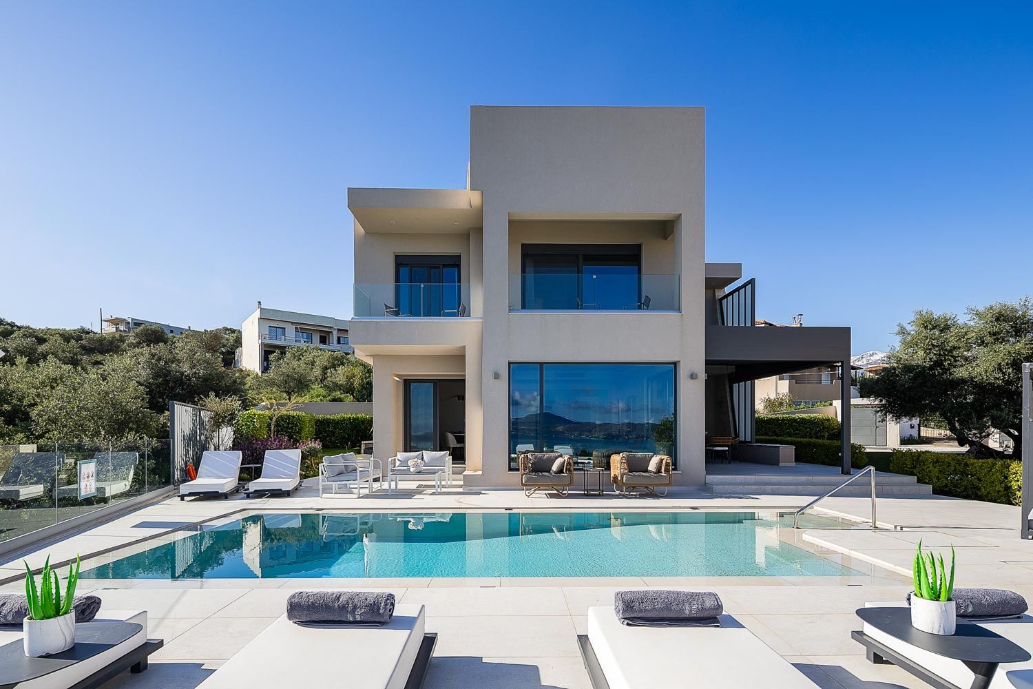 Villa Chrysopteri Almyrida Chania: 4-Bedroom Villa with Heated Pool, Sea Views & Sauna near Kal