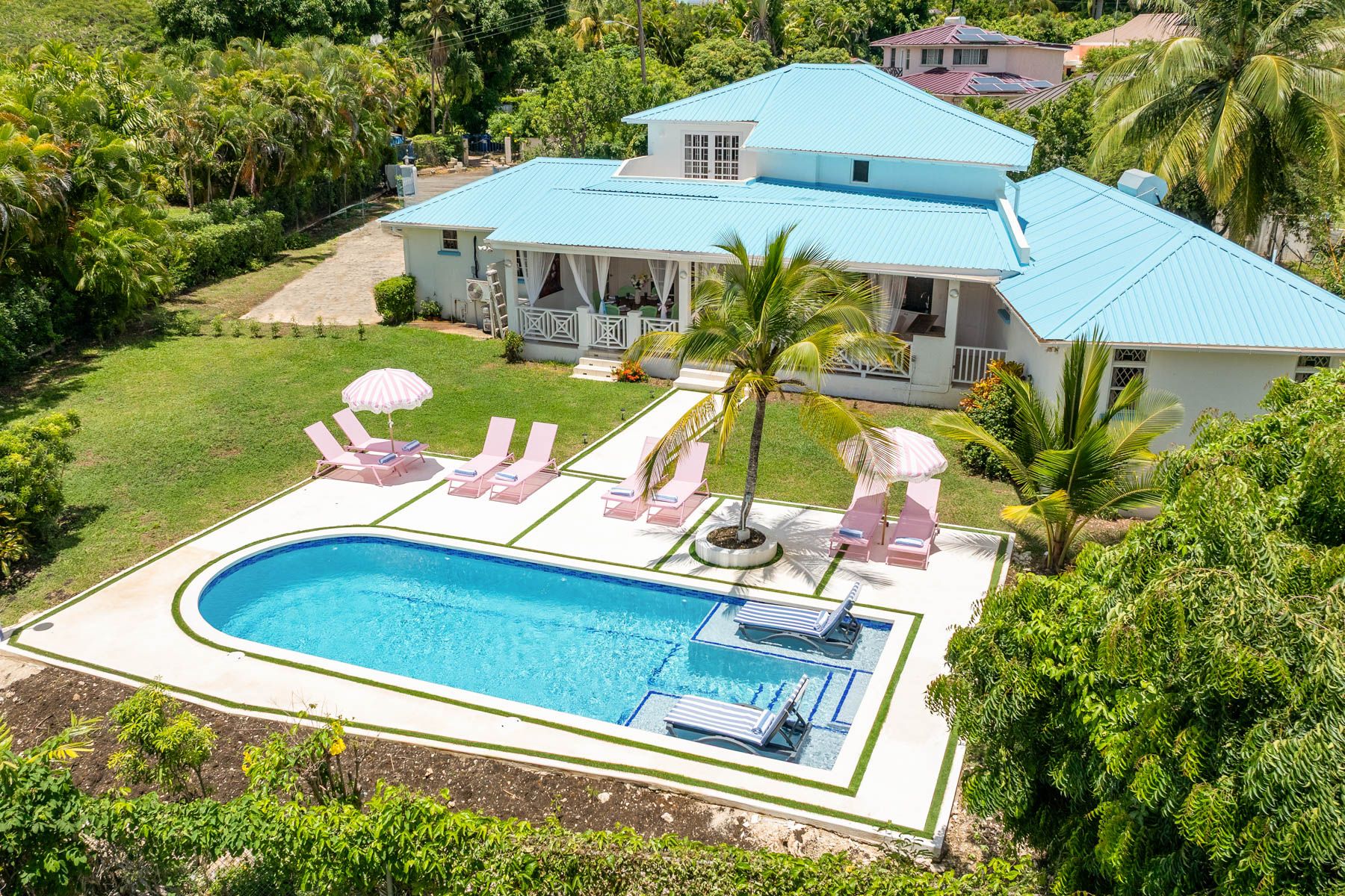 Villa Corail Folkestone Holetown: 4-Bedroom Sea View Villa with Private Pool and Spa near Sand
