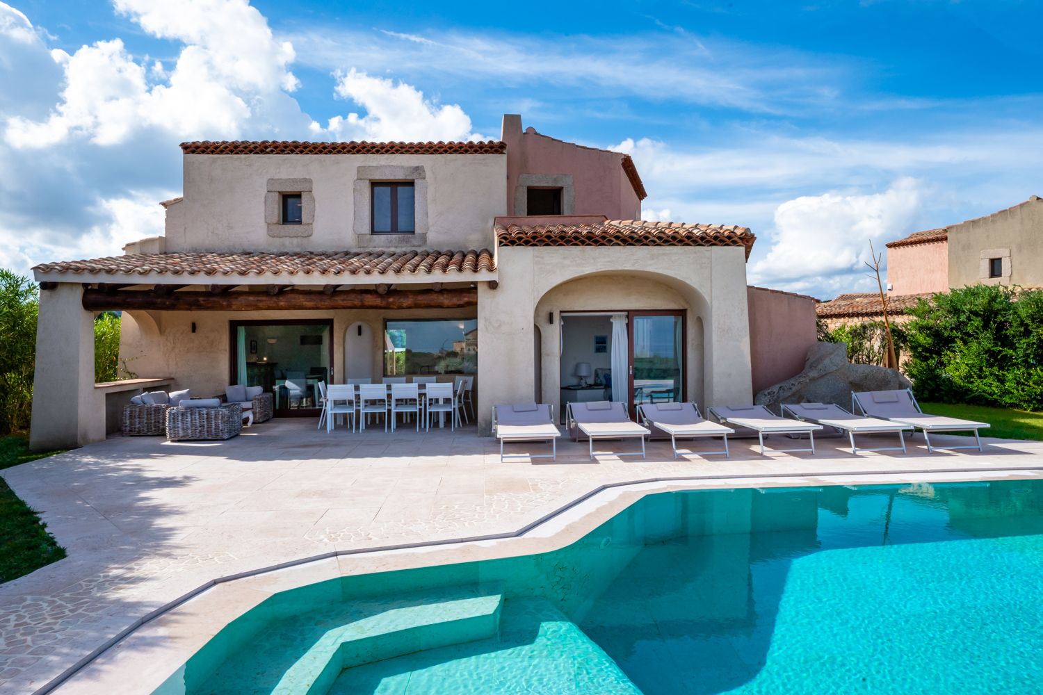 Villa Corallo Platamona Sassari: 6-Bedroom Seaside Villa with Spa and Mediterranean Views in
