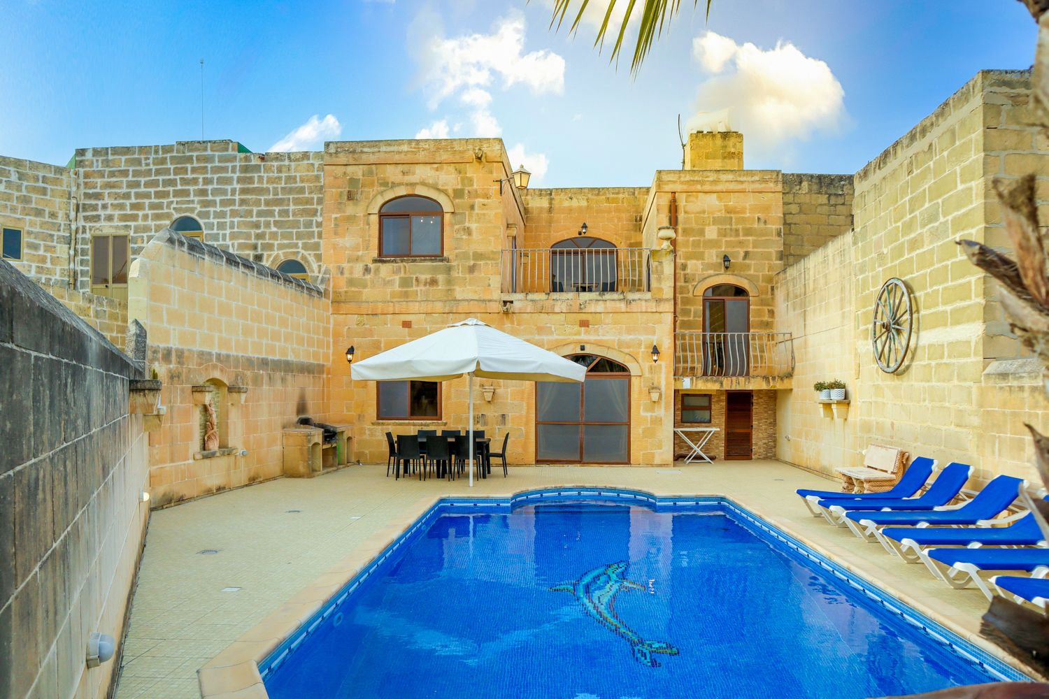 Villa Dehbija Ċittadella Victoria: 5-Bedroom Luxury Villa Rental in Victoria with Private Pool
