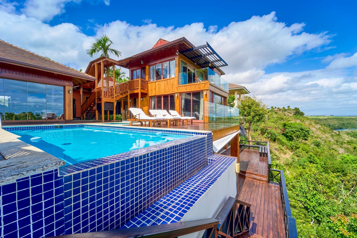 Villa Dorada Altos Romana: 5-Bedroom Villa with Hot Tub, Tennis Court & Resort Access i