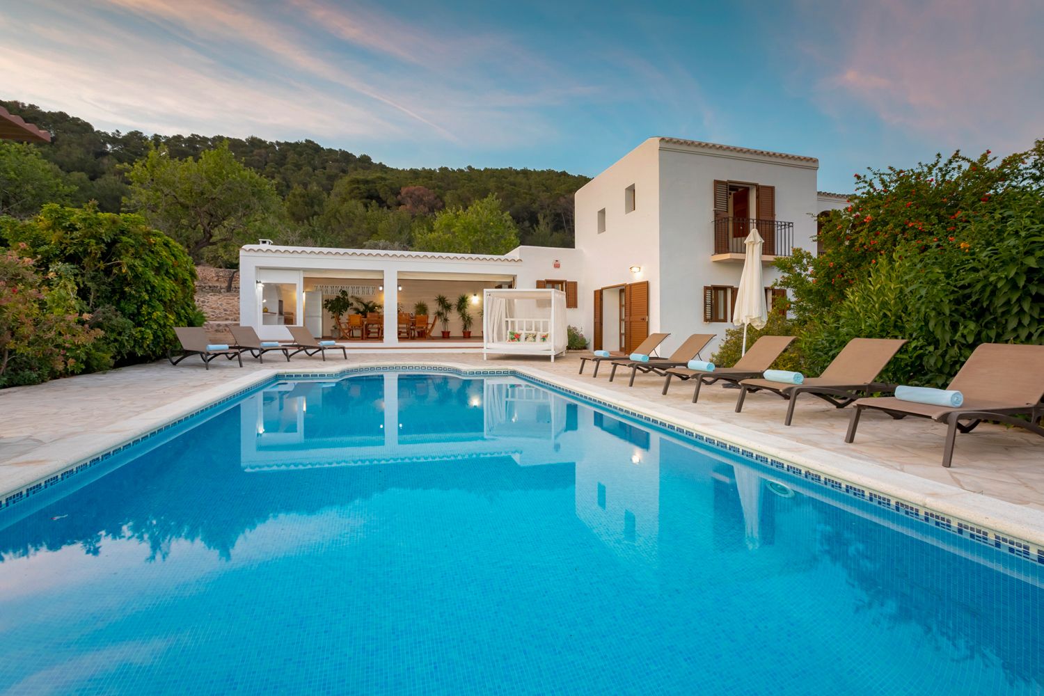 Villa Dorada Cala Conta Ibiza: 6-Bedroom Hillside Retreat with Sea Views and Spa in San Jos