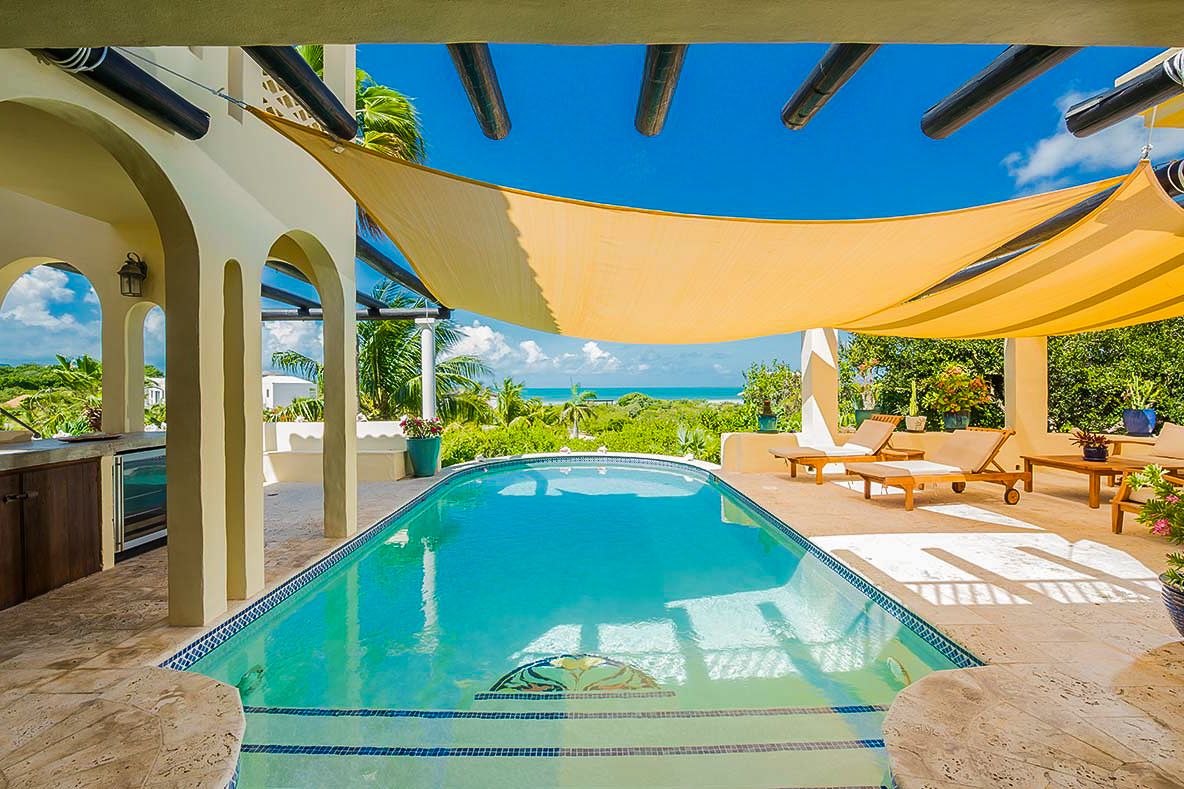 Villa Dorada Cinnamon Caribbean: 4-Bedroom Beachfront Villa with Heated Pool and Panoramic Se
