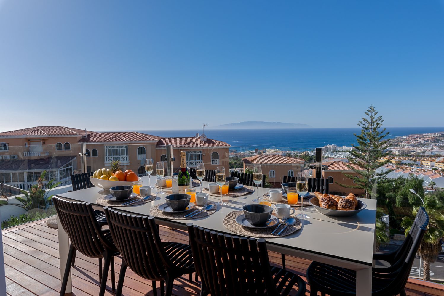 Villa Dorada Fañabé Adeje: 3-Bedroom Heated Pool & Spa Villa with Sunset Views in Costa
