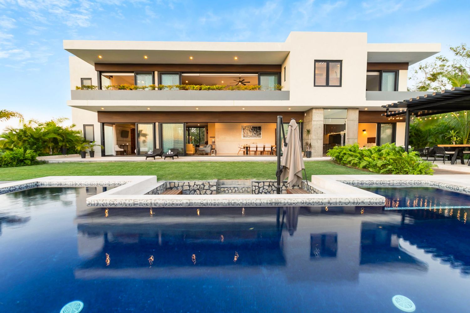 Villa Dorada Litibú Punta Mita: 7-Bedroom Beachside Retreat with Pool and Ocean Views in Pun