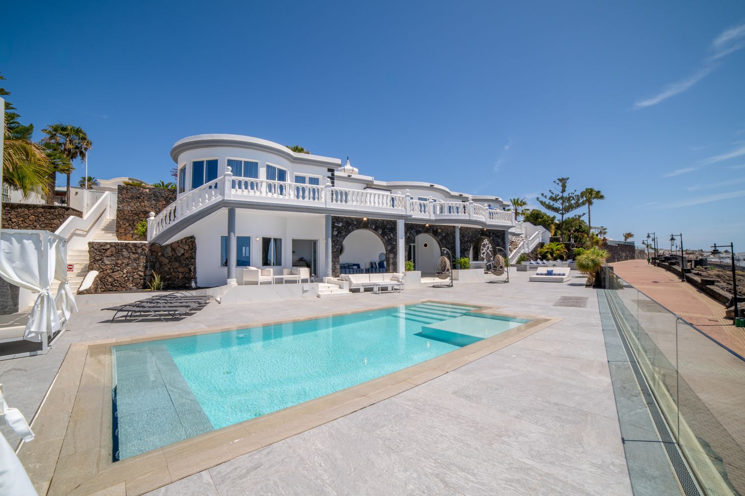 Villa Dorada Matagorda Tías: 6-Bedroom Seaview Villa with Infinity Pool and Hot Tub in La