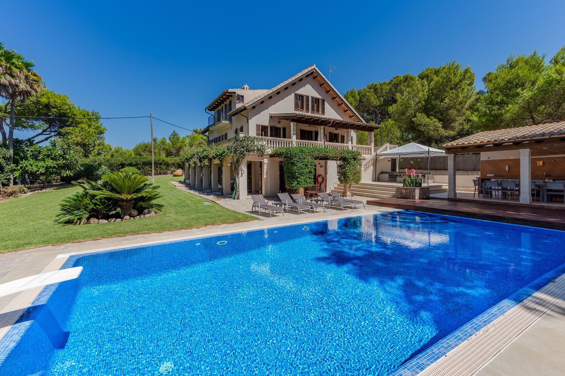 Villa Dorada Pollentia Alcudia: 6-Bedroom Seaview Villa with Heated Pool and Spa in Alcudia,