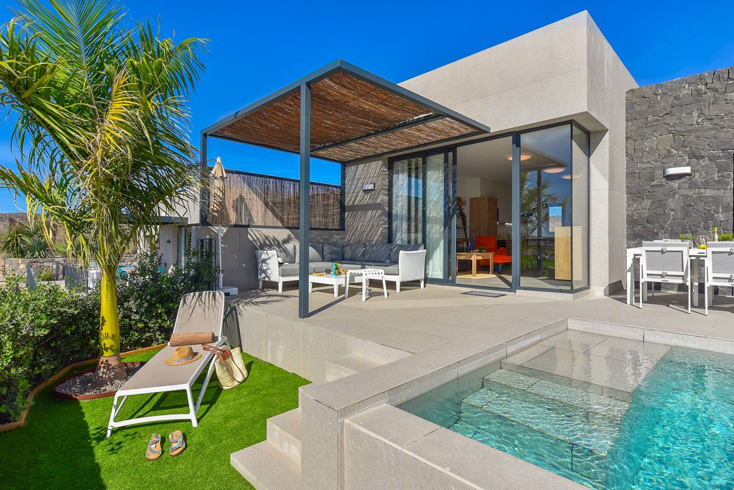 Villa Dorada Salobre Maspalomas: 2-Bedroom Villa with Heated Pool and Golf Views in El Salobr