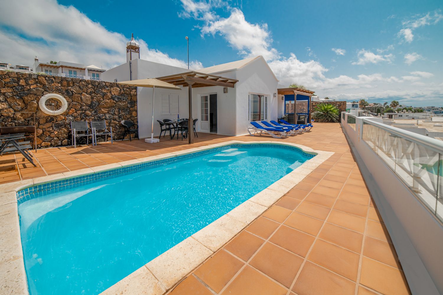 Villa Dorada Timanfaya Lanzarote: 3-Bedroom Cliffside Villa with Private Pool and Ocean Views