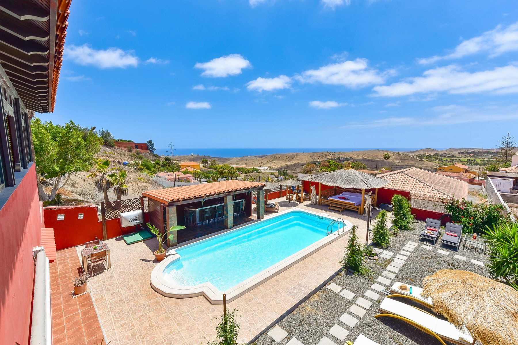 Villa Dorada Vegueta LasPalmas: 4-Bedroom Dual-Living Villa with Heated Pool & Spa in Las Pa