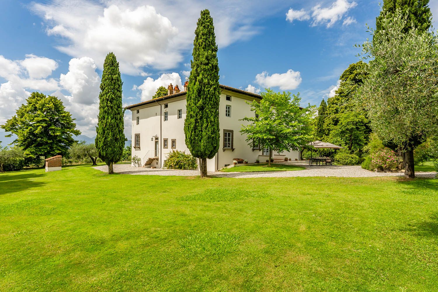 Villa Dorata Anfiteatro Lucca: 8-Bedroom Historic Tuscan Estate with Private Pool and Tenni