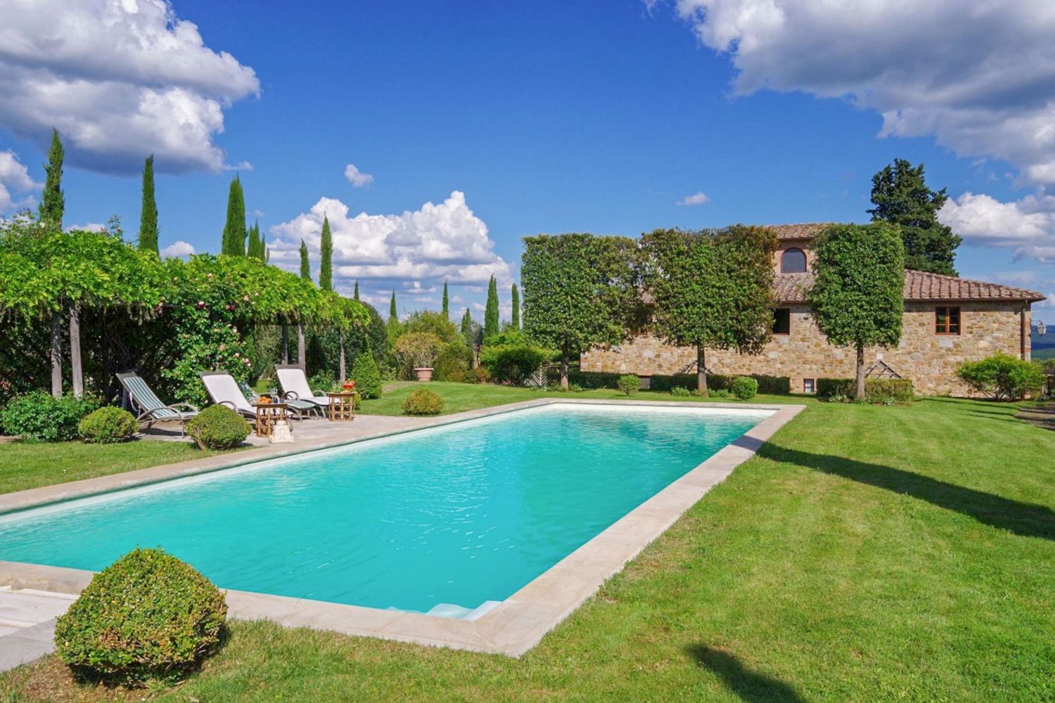 Villa Dorata Castelnuovo Chianti: 6-Bedroom Villa with Spa and Vineyard Views in Chianti, Tusc