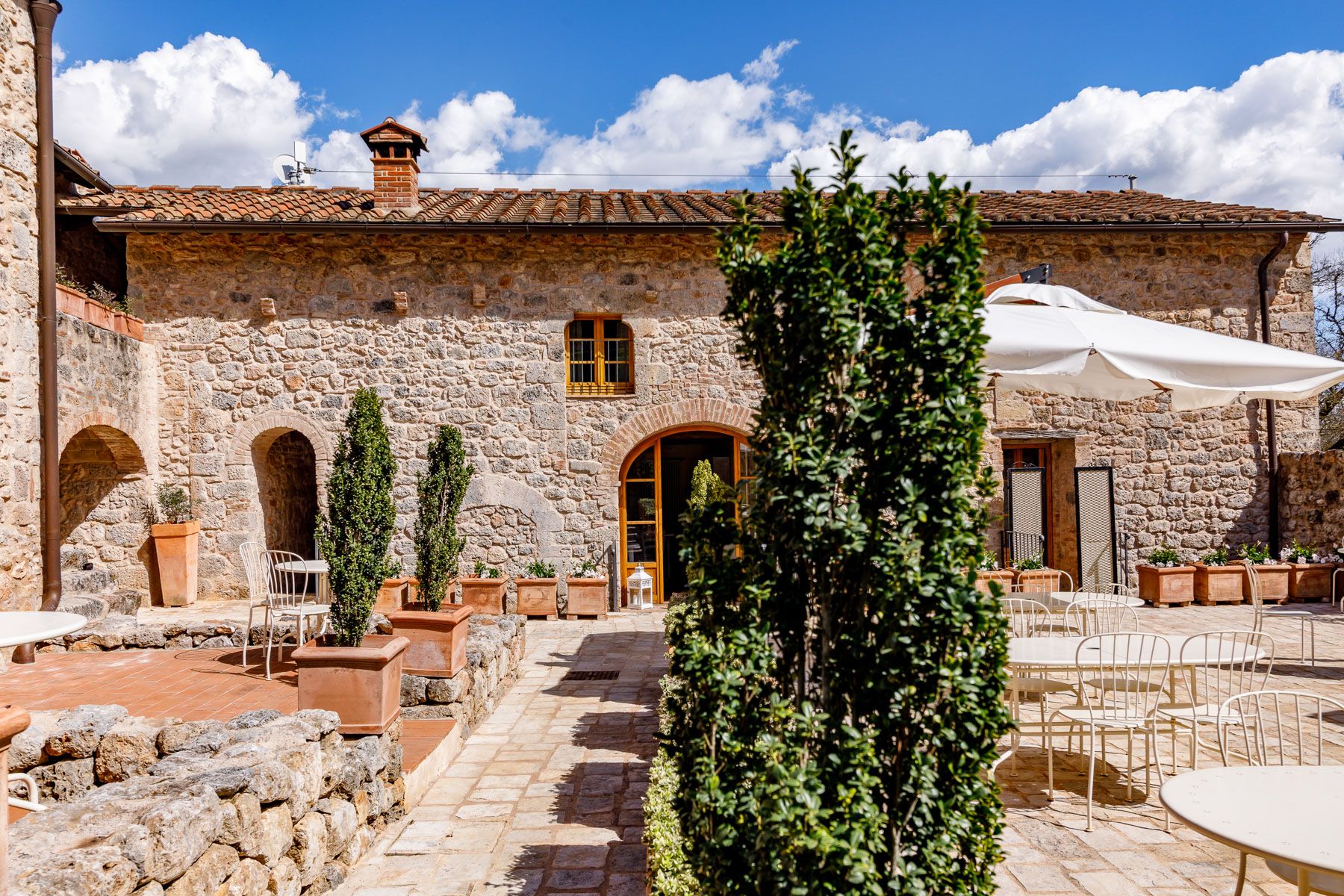 Villa Dorata Fontebranda Siena: 10-Bedroom Historic Tuscan Estate with Spa and Wedding Venue