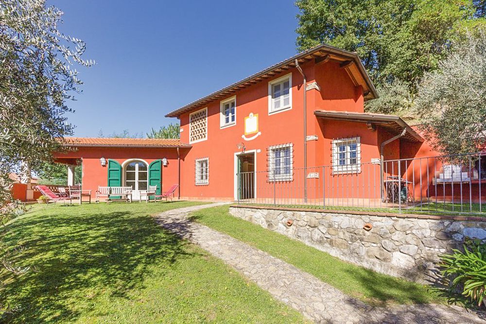 Villa Dorata Lombrici Camaiore: 3-Bedroom Villa with Spa and Panoramic Views on the Tuscan C