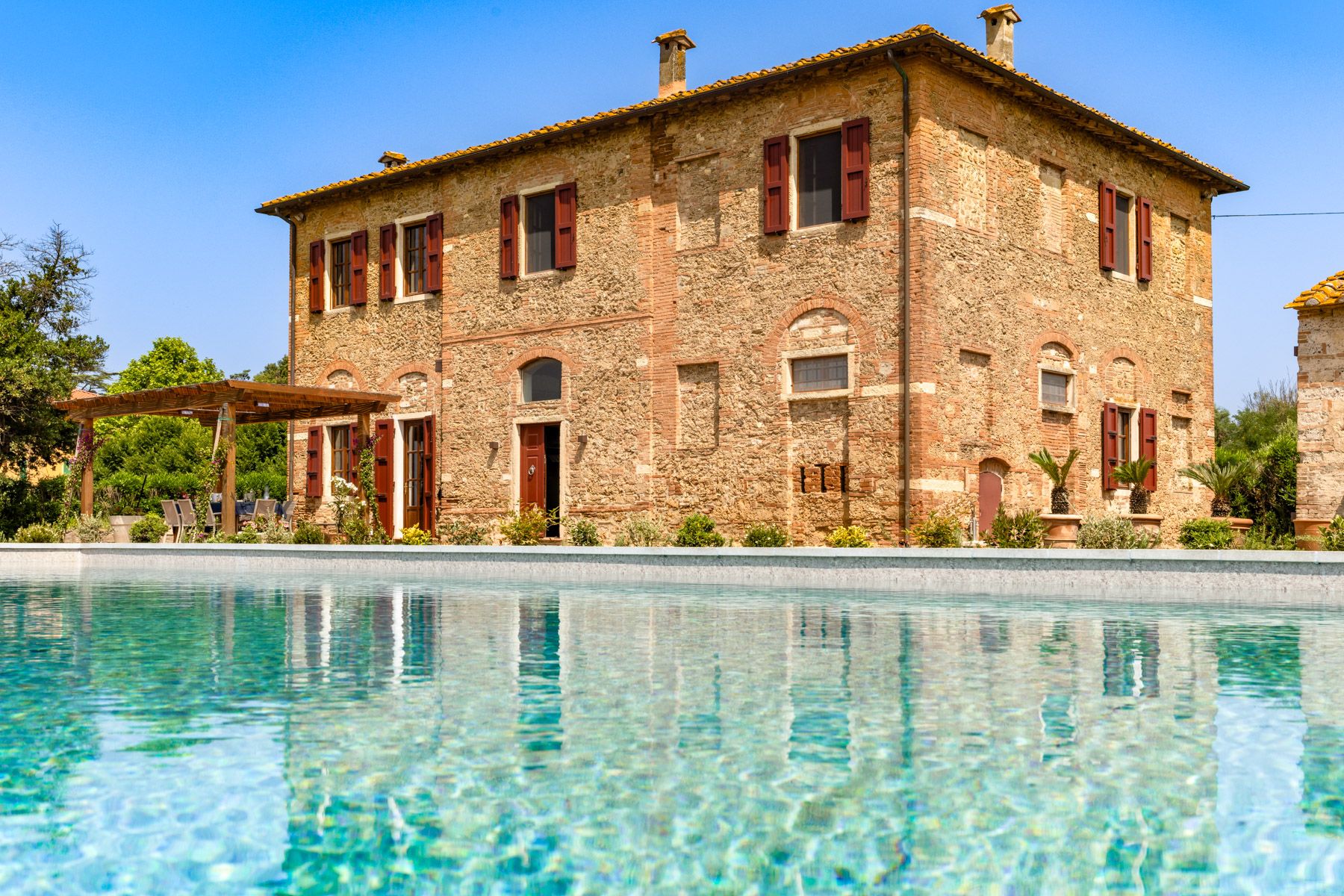 Villa Dorata Marina Cecina: 5-Bedroom Tuscan Villa with Hot Tub, Tennis Court & Countrys