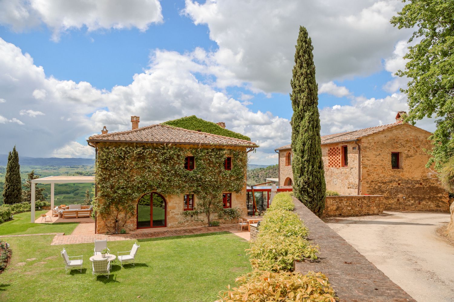 Villa Dorata Petrognano Barberino: 8-Bedroom Restored Villa with Private Pool, Spa & Tennis Cou