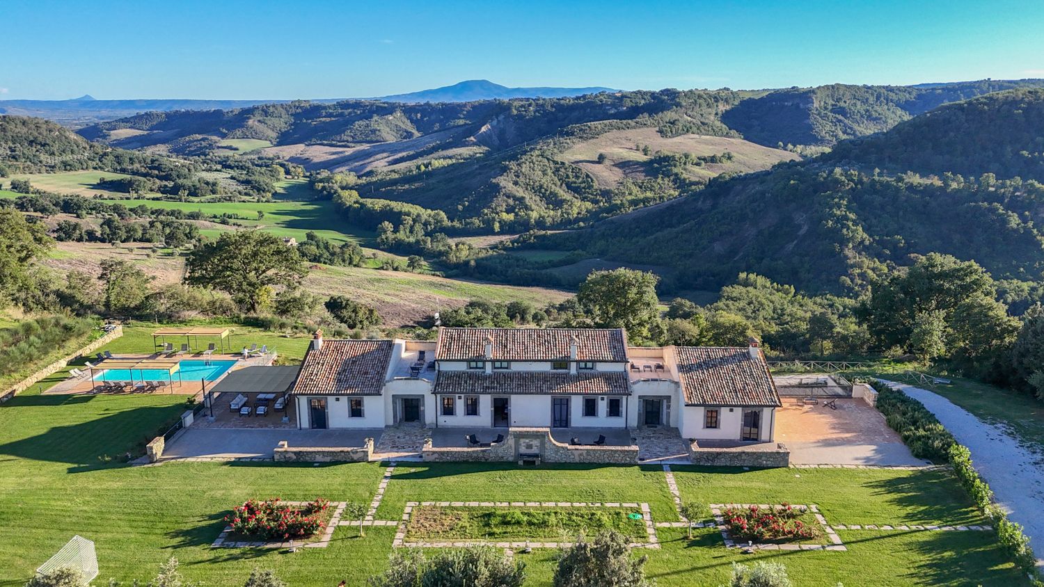 Villa Dorata Rupe Orvieto: 8-Bedroom Villa with Private Spa and Pool in Orvieto, Umbria