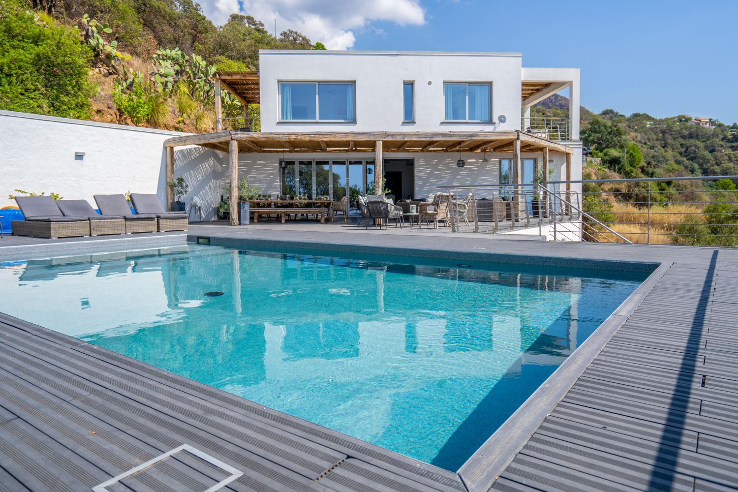 Villa Dorata Tropea Vibo: 4-Bedroom Villa with Private Pool and Spa near Calabria’s Ty