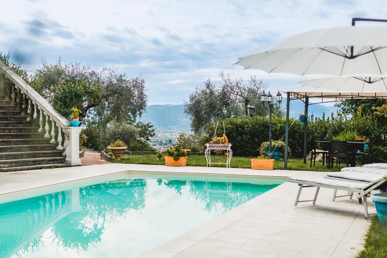 Villa Dorata Vallecchia Castelnuovo: 5-Bedroom Hilltop Villa with Tennis Court and Panoramic View