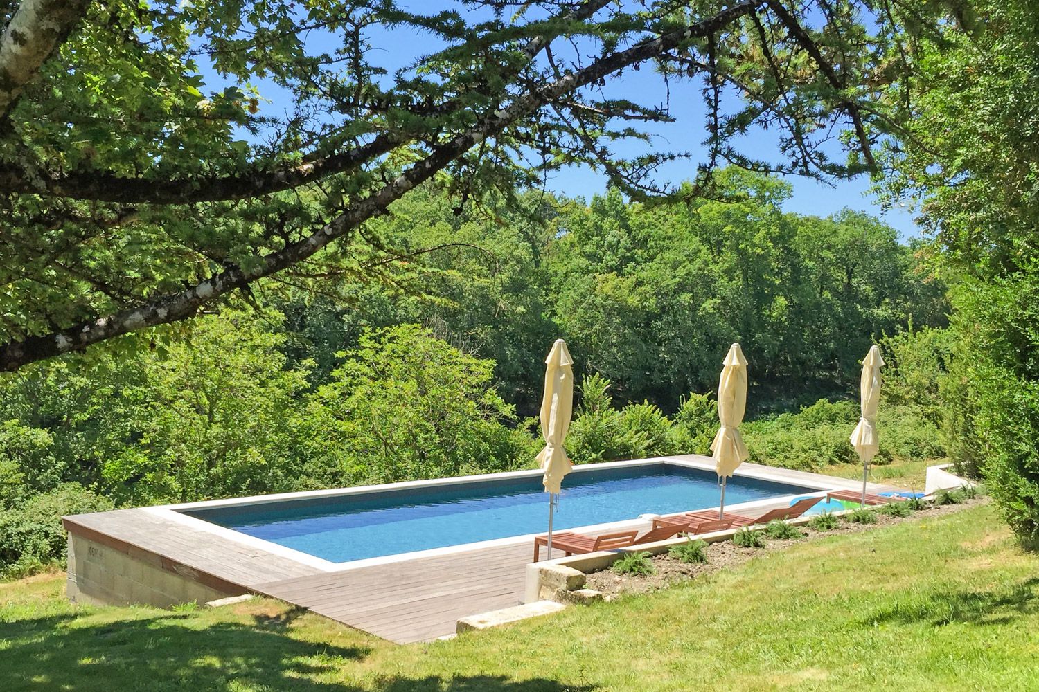 Villa Dorée Chanlie Dordogne: 3-Bedroom Restored Farmhouse with Spa & Tennis Court in Dord