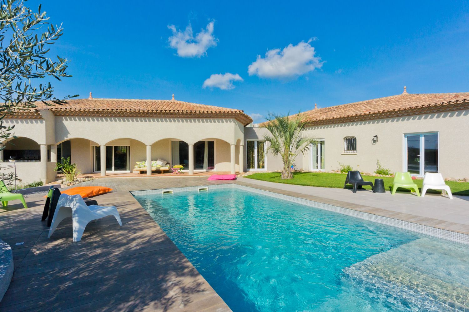 Villa Dorée Libron Béziers: 5 Bedroom Villa with Private Pool, Spa and Tennis Court in L