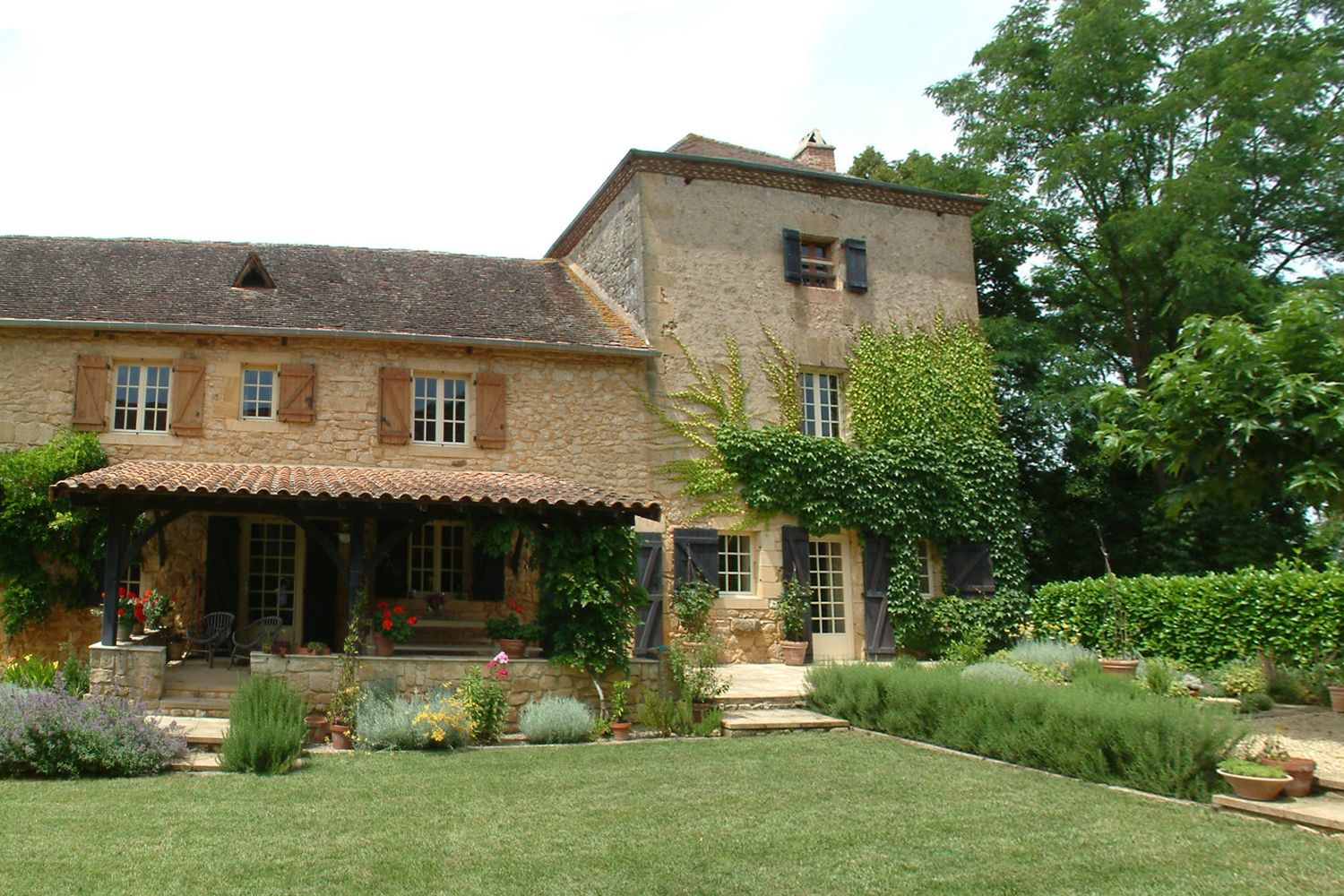 Villa Dorée Montfort Sarlat: 4 Bedroom Restored Farmhouse with Spa & Tennis Court near Sa