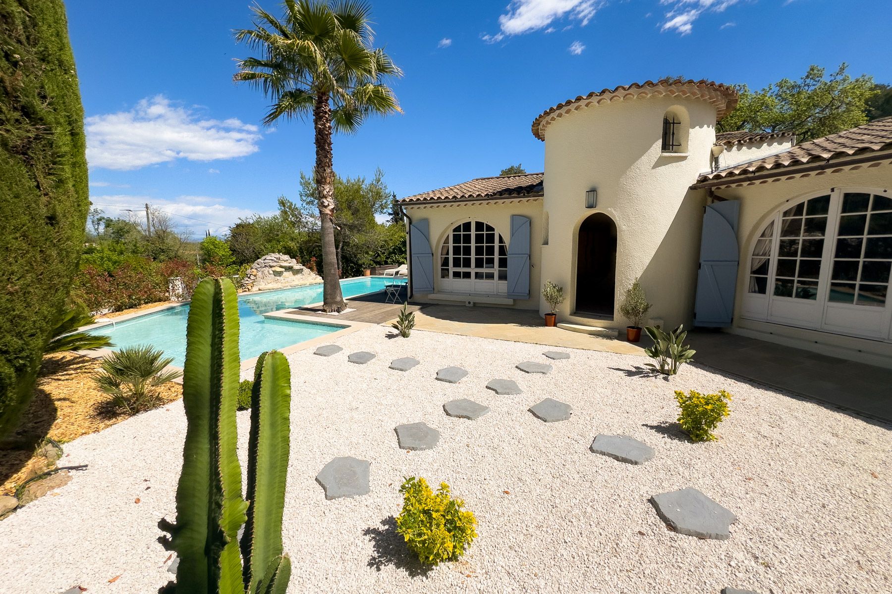 Villa Dorée Mougins Grasse: 5-Bedroom Villa with Pool Near Historic Valbonne on the Fren