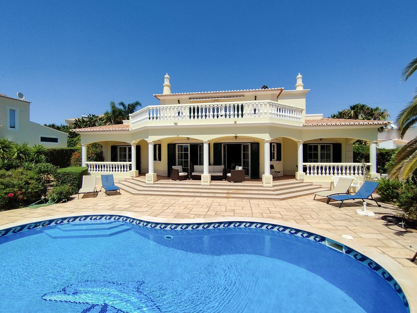 Villa Dourada Algar Carvoeiro: 4-Bedroom Heated Pool & Sea Views | Luxury Villa Rental Carv