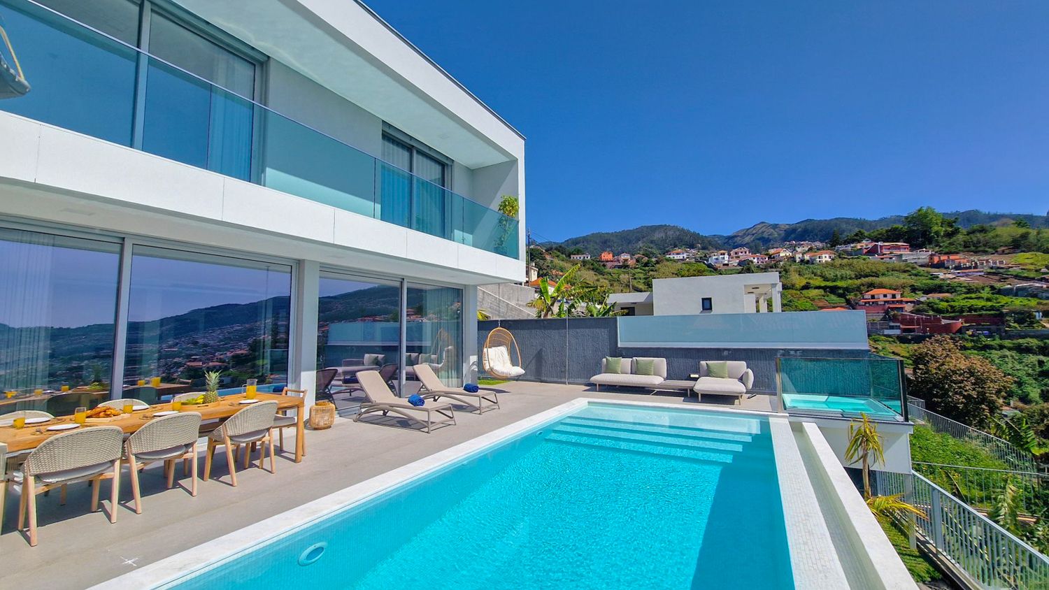 Villa Dourada Barreirinha Funchal: 3-Bedroom Infinity Pool Villa with Panoramic Ocean Views in