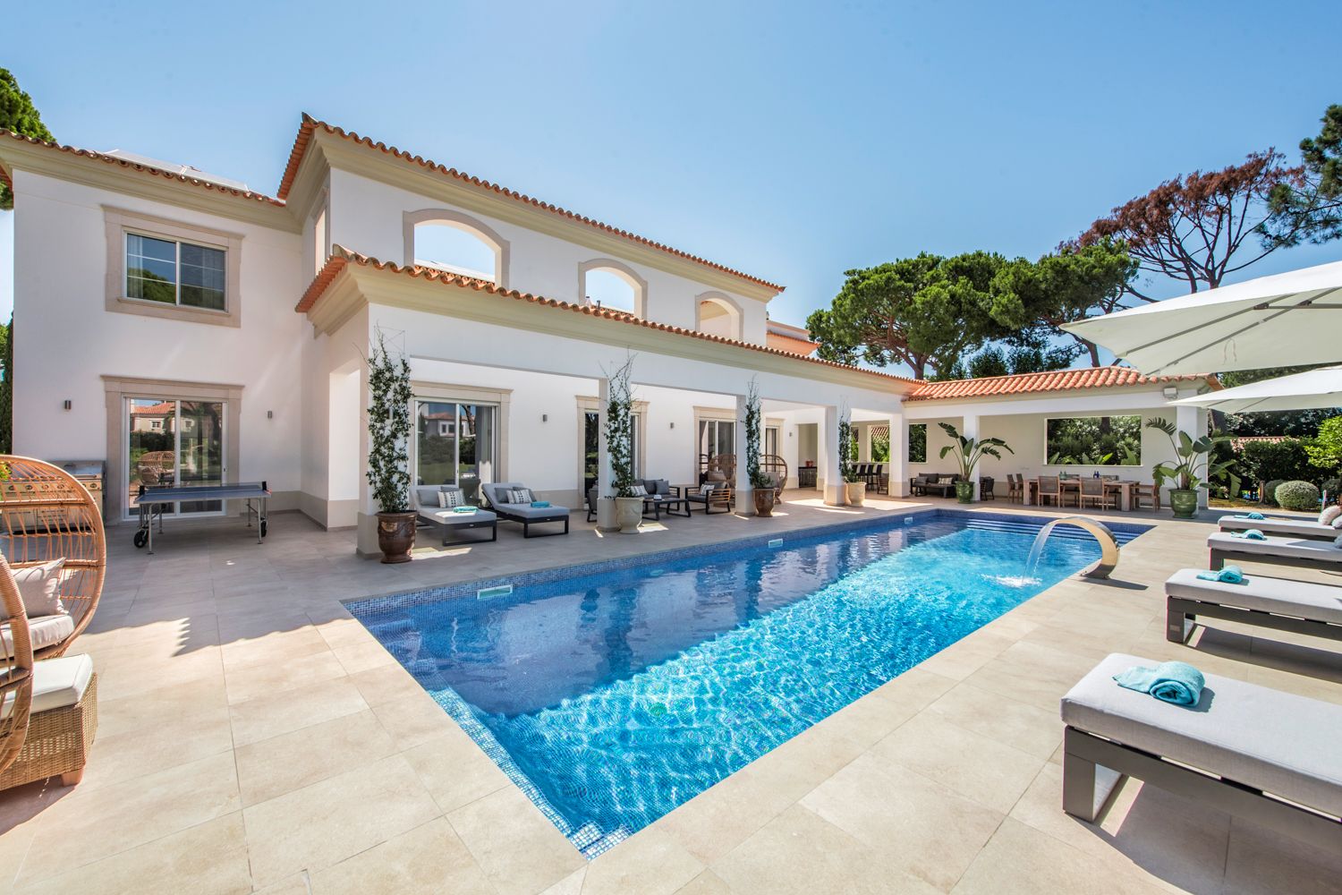 Villa Dourada Garrão Lago: 5-Bedroom Villa with Private Spa & Pool in Quinta do Lago, A
