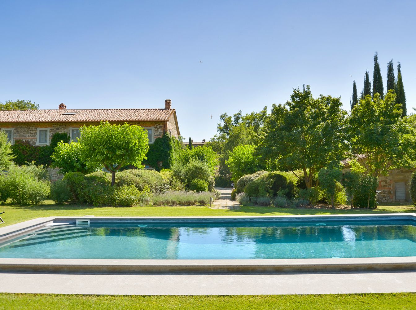 Villa Ginestra Monticchiello Pienza: 5-Bedroom Val d’Orcia Villa with Spa, Tennis Court & Country