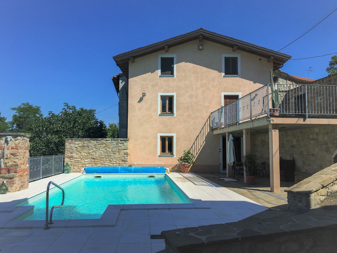 Villa Glicine Casalcermelli Montaldo: 4-Bedroom Villa with Spa and Vineyard Views in Piedmont Wine
