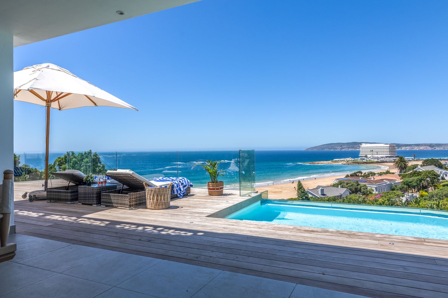 Villa Goueblom Franschhoek Stellenbosch: 8-Bedroom Oceanview Villa with Infinity Pool in Plettenberg