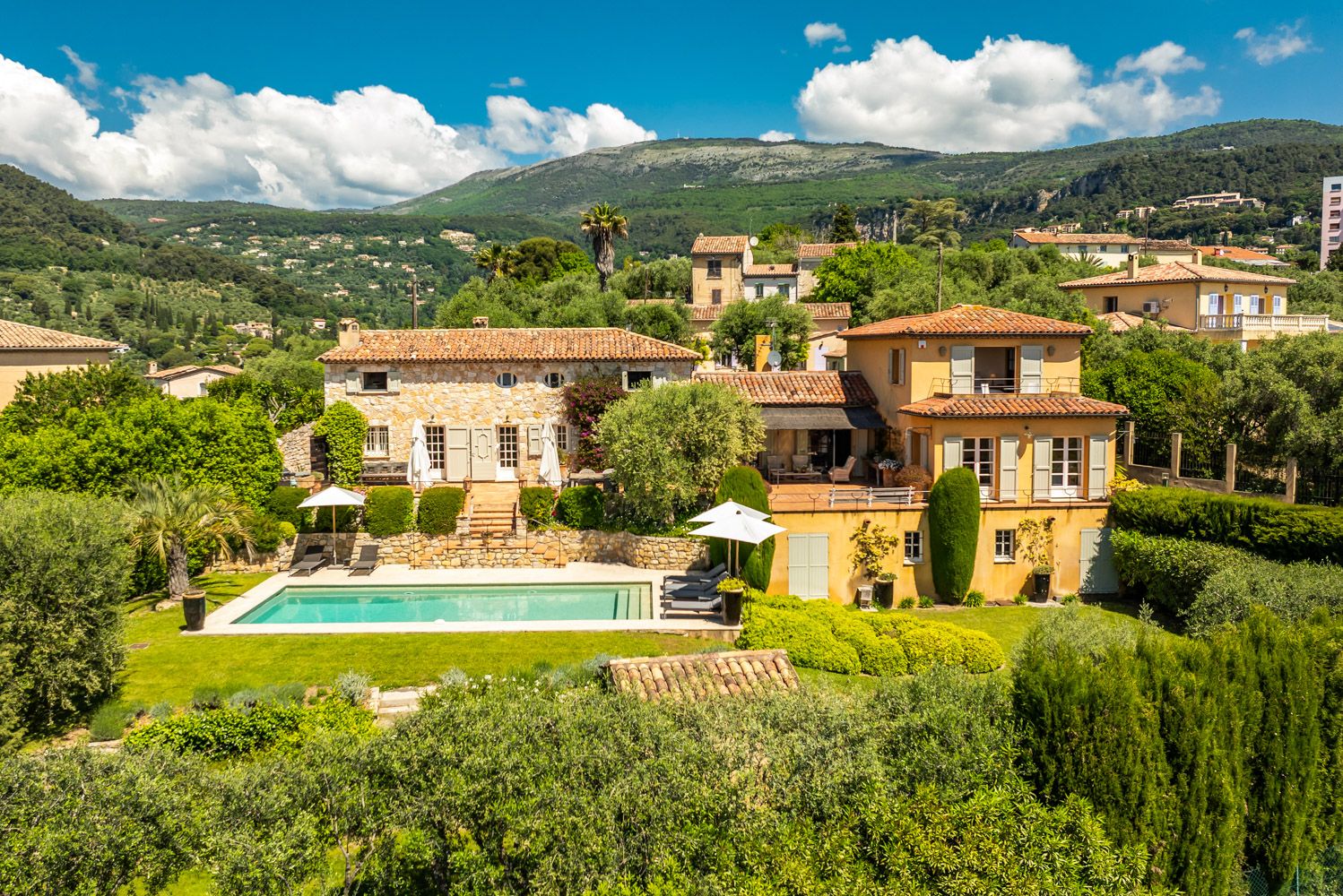 Villa Jasmin Magagnosc Grasse: 5-Bedroom Hillside Villa with Heated Pool and Spa in Grasse,