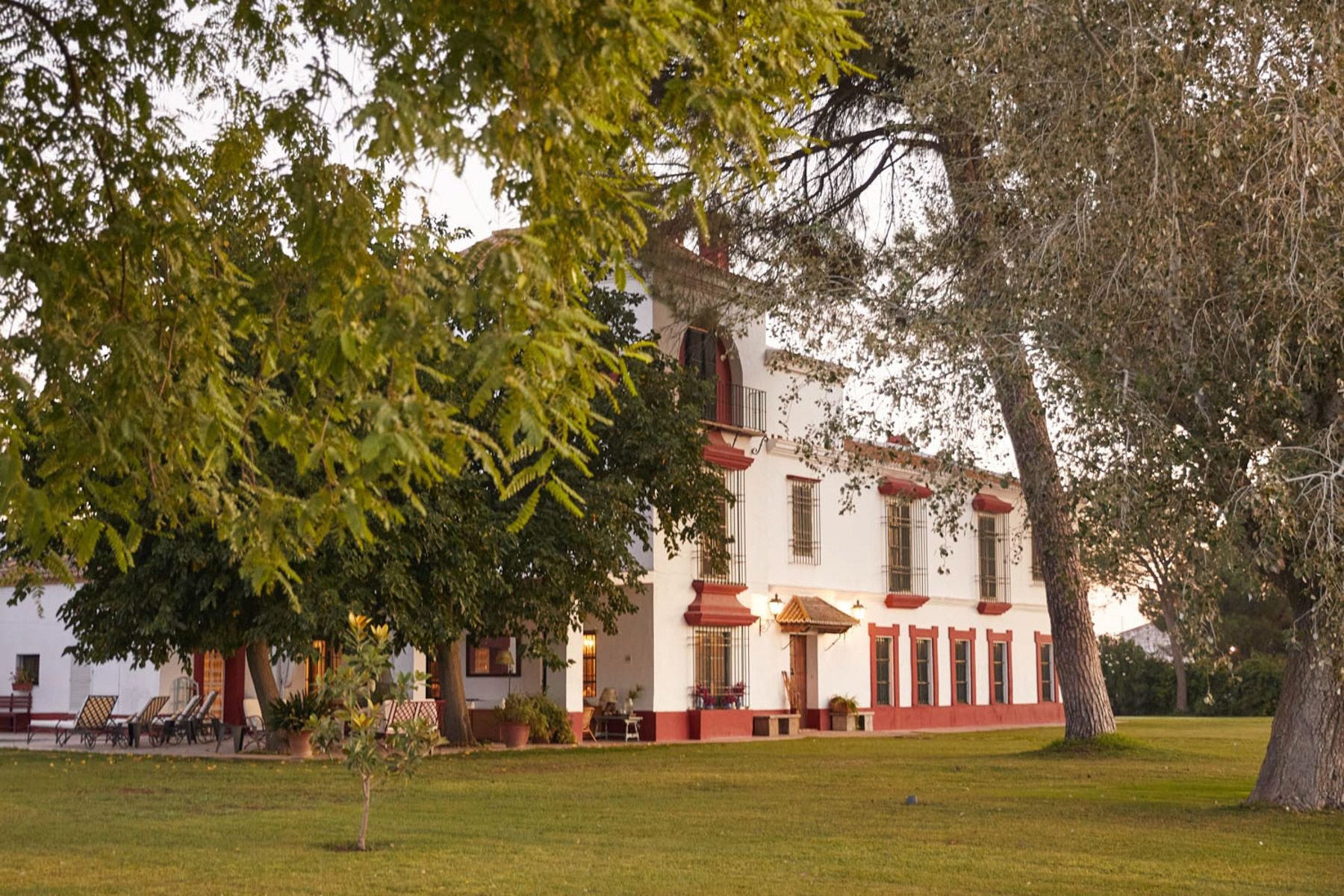 Villa Jazmín Guadiamar Aznalcázar: 7-Bedroom Historic Andalusian Estate with Safari & Spa near