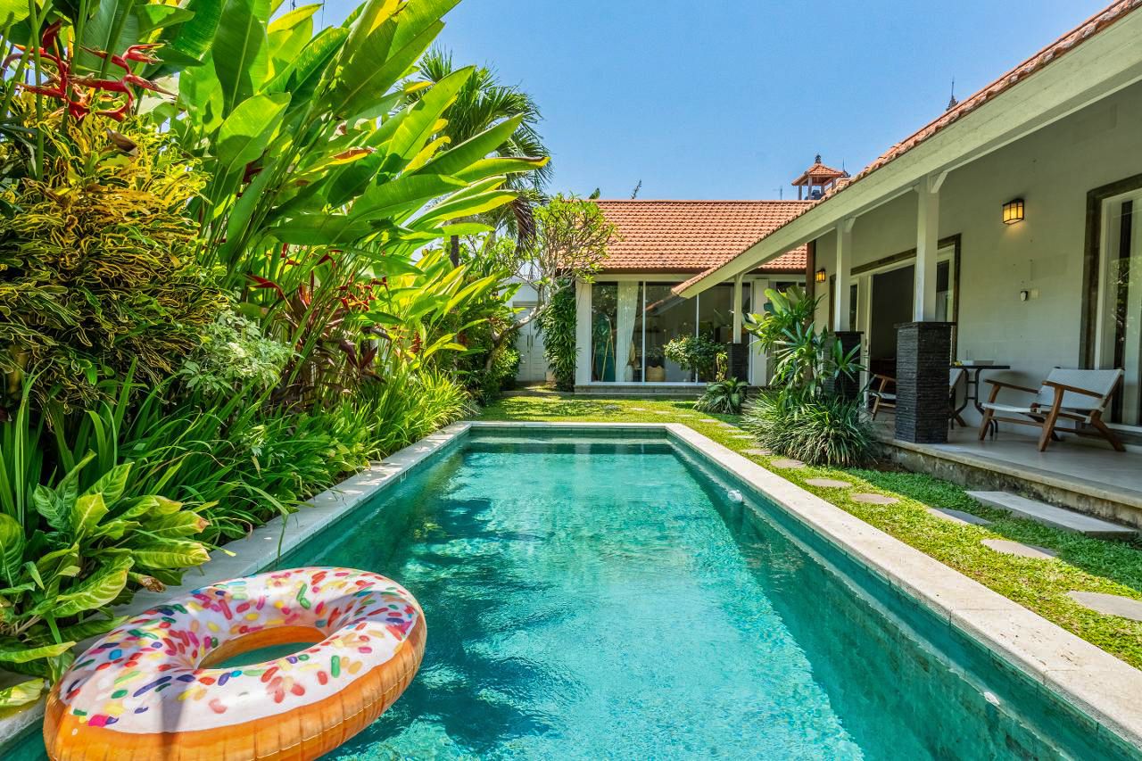 Villa Kamboja Sawangan Bali: 3-Bedroom Villa with Spa Near Berawa Beach | Luxury Villa Re