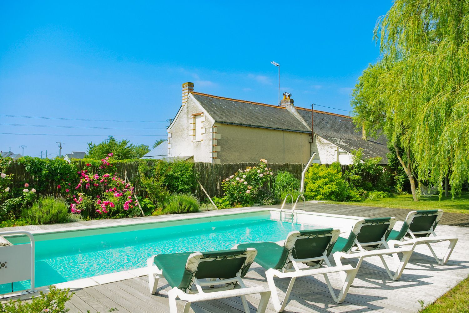 Villa Lavande Averries Morzine: 3-Bedroom Heritage Cottage with Heated Pool and Spa in Loire