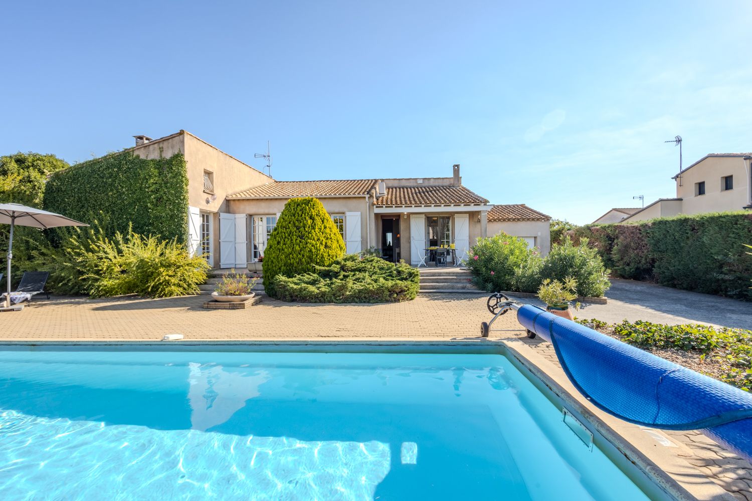 Villa Lumière Béziers Languedoc: 3-Bedroom Villa with Heated Pool and Spa near Bessan, Langue