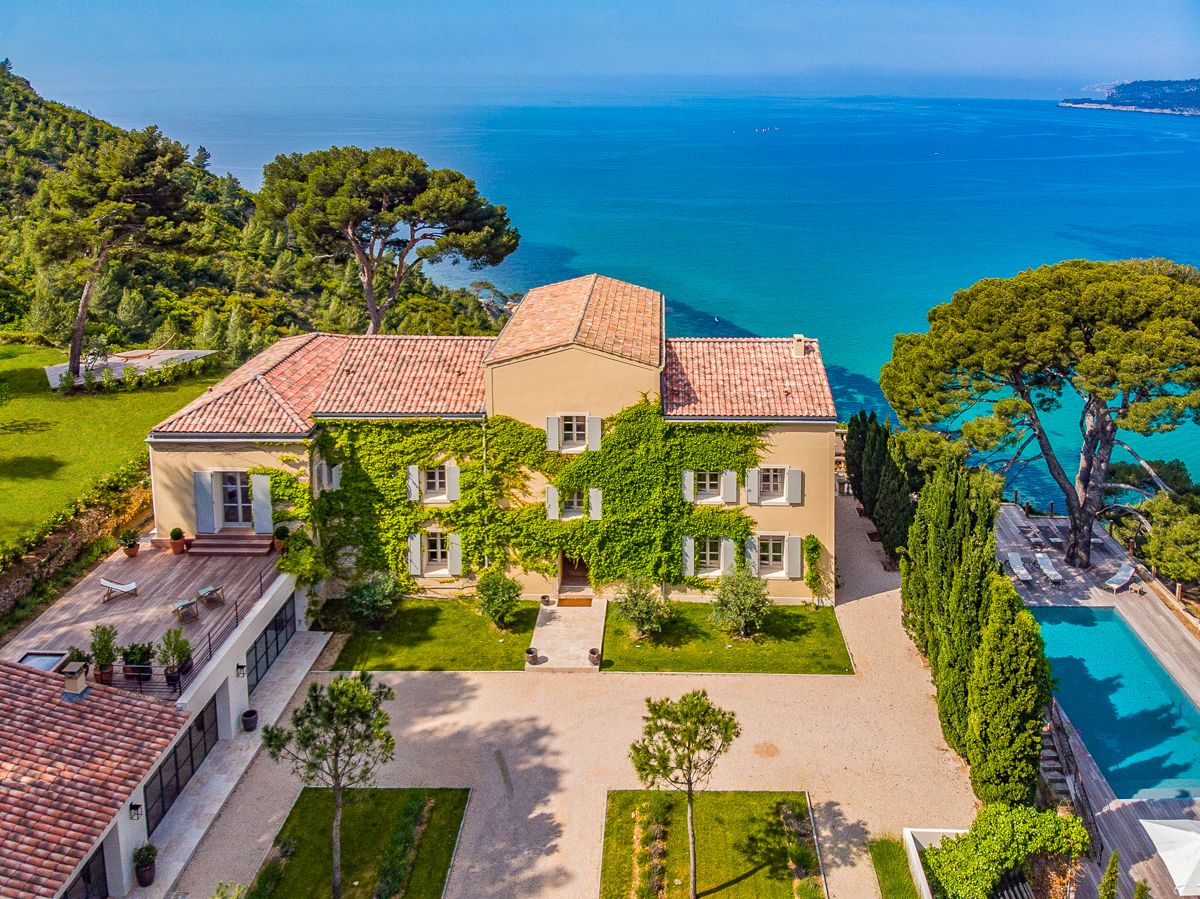 Villa Lumière Calanques Cassis: 11-Bedroom Luxury Villa with Heated Pool in Cassis, French R